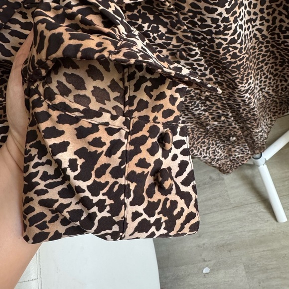 Christie & Jill Leopard Print Blouse - Picture 6 of 6